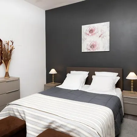 Maison Chateaudun - Clim, Terrasse & Garage Prive *