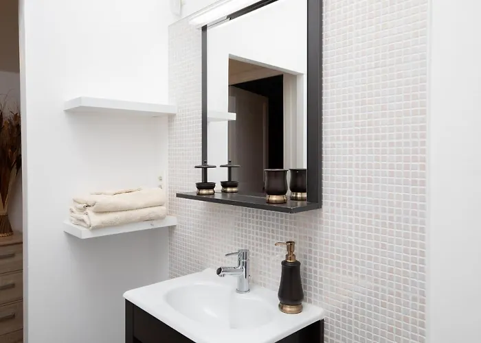 Maison Chateaudun - Clim, Terrasse & Garage Prive *